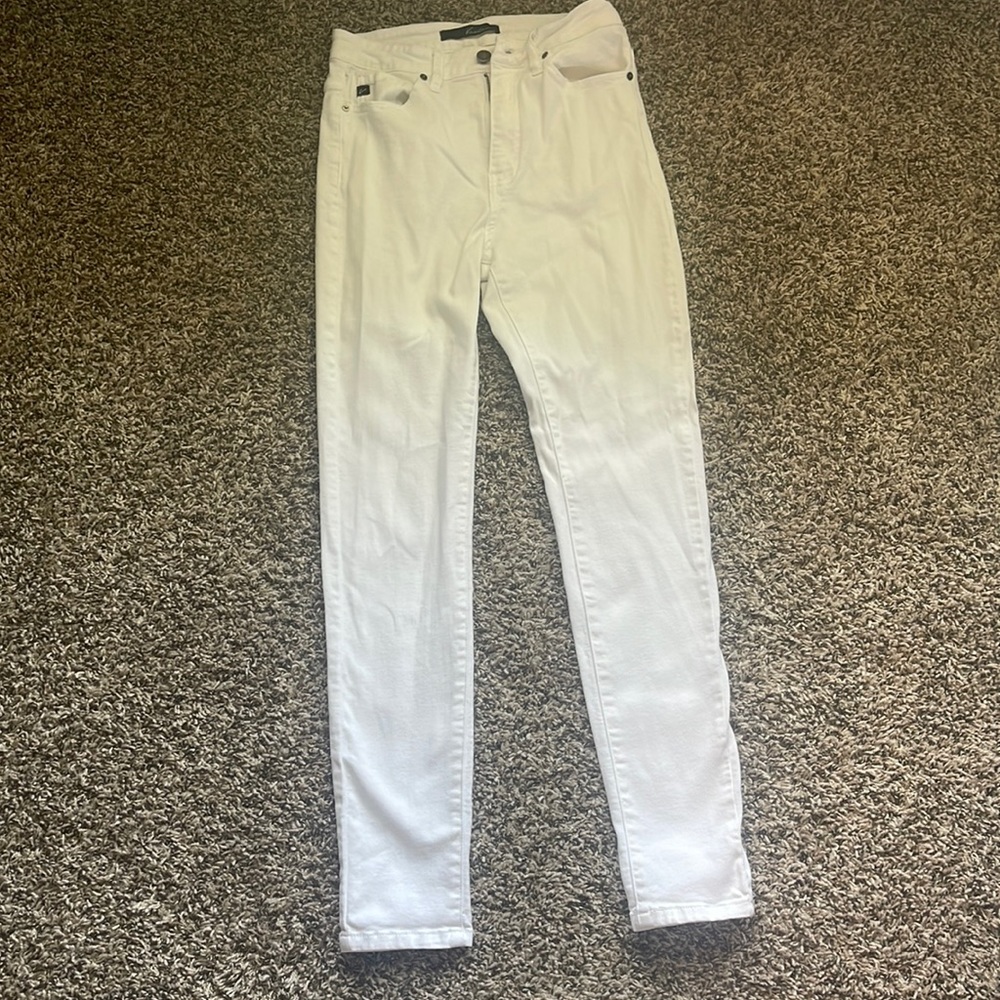 Kancan White Jeans, Size 5/26, no stains or tears.
